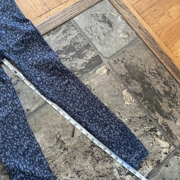 Spanx Gray Seamless Leopard Print Leggings Size Small - Picture 6 of 8